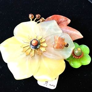 Jade flower brooch 🌺